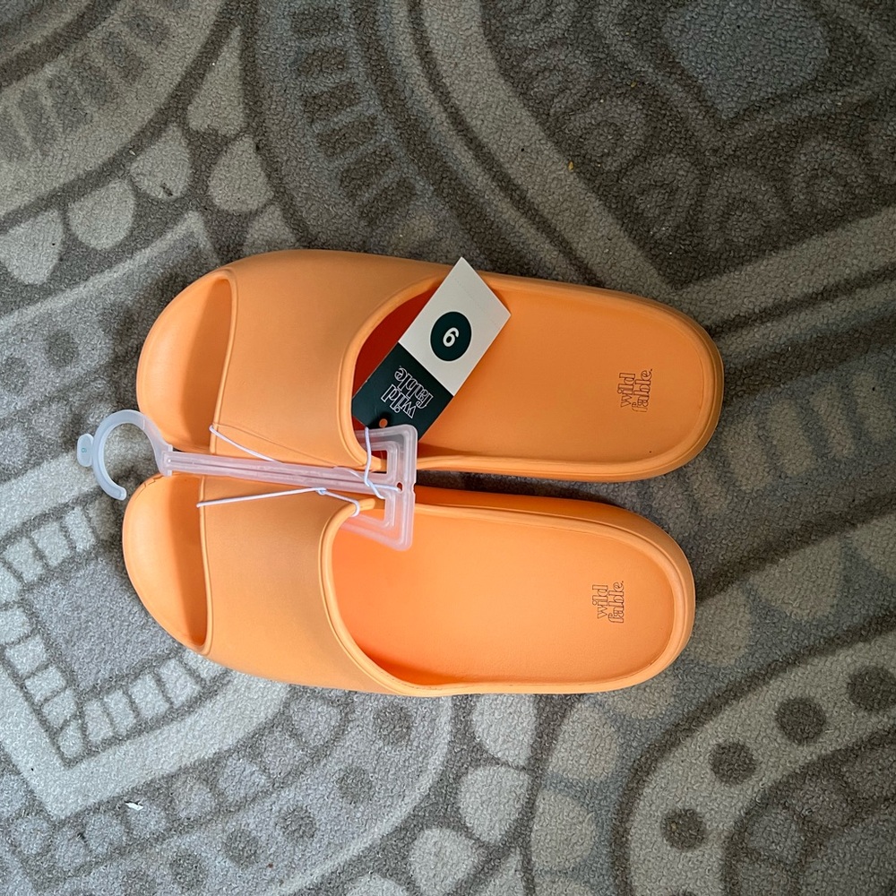 Wild fable Robbie Slide sandals size 9 Orange